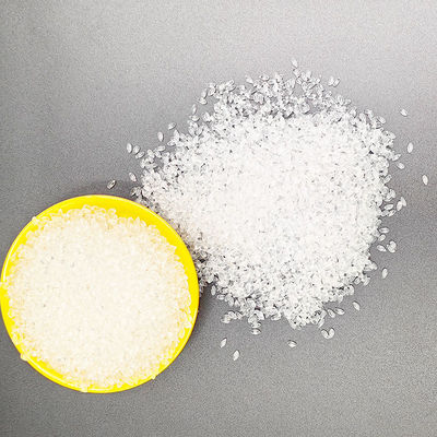 Alta transparência, moldagem rápida, boa resistência, excelente dureza, moldagem por injecção ou extrusão de partículas de plástico TPU ambientalmente amigáveis, adequadas para brinquedos para animais de estimação, cordas de pular, fios